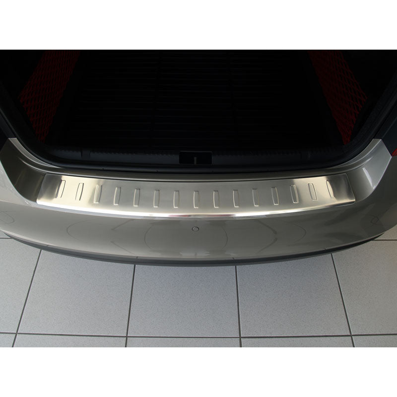 Avisa, Bagkofangerbeskytter, Rustfritstål, passer til Skoda Rapid 2012-2017 & FL 2017- 'Ribs'
