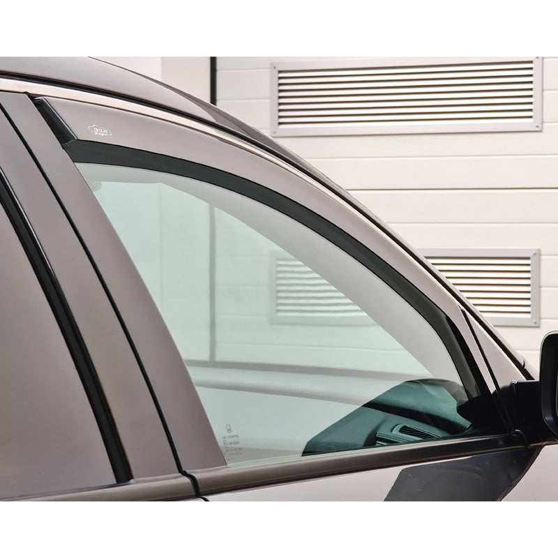 DGA, Vindafvisere, Røgfarvet, 2 stk., passer til Isuzu D-Max III (RG) Double Cab (2019-)