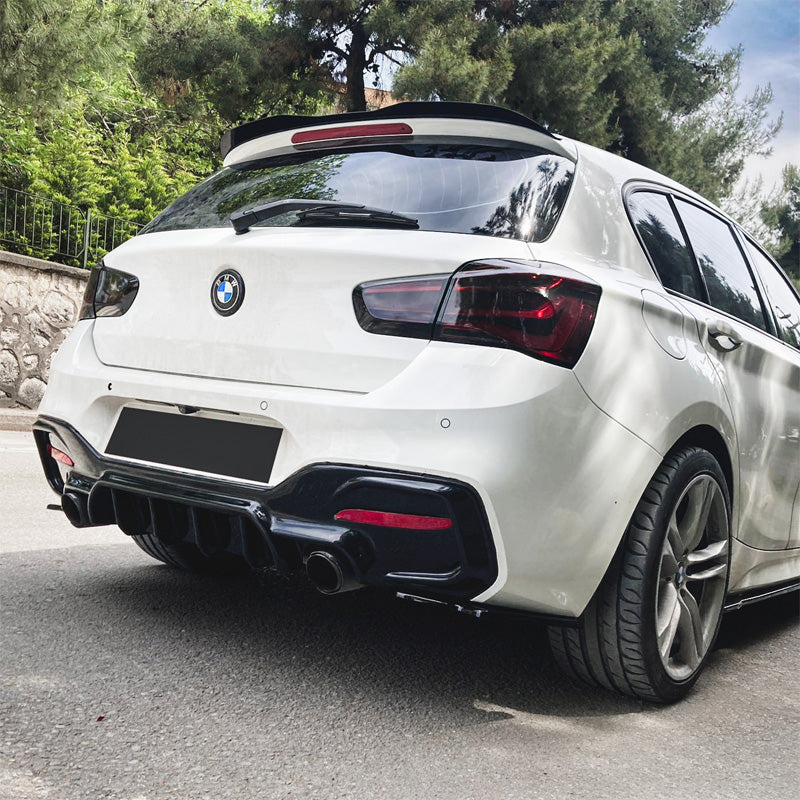 OneWay, Bagkofanger diffusor, Glossy sort, Passer til BMW 1-Serie F20/F21 Facelift M-Power 2015-2019