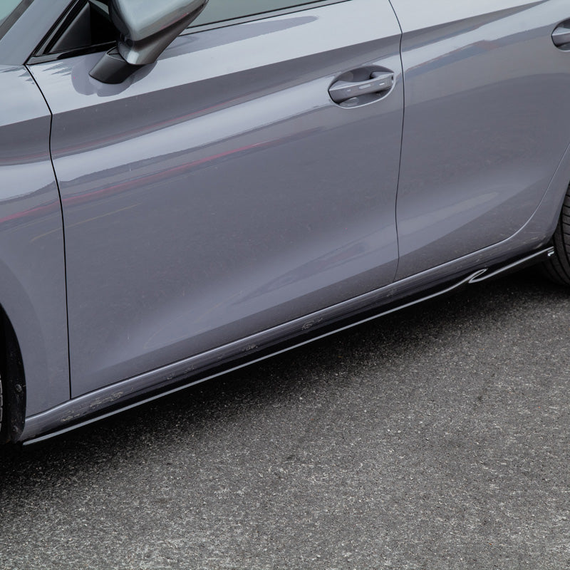 OneWay, Sideskørte, Blank sort, 2 stk., passer til Seat Leon IV HB/ST FR & Cupra Leon HB/ST (2020-)